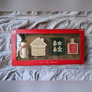 Place & Time 4pc Holiday Table Decor Set